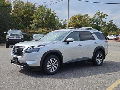 2025 Nissan Pathfinder SL