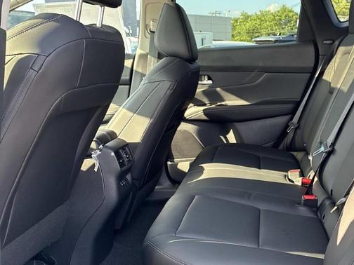 Everest White P 2026 Nissan Murano SL