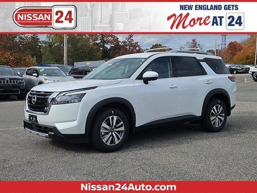 2025 Nissan Pathfinder SL
