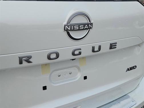 Everest White P 2026 Nissan Rogue SV