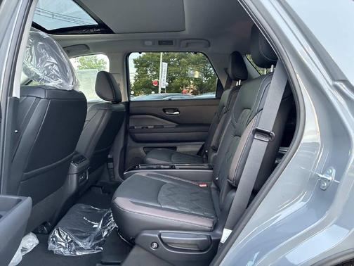 Boulder Gray Metallic 2026 Nissan Pathfinder Platinum