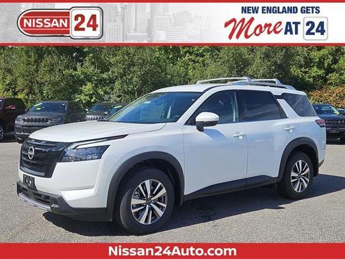 2025 Nissan Pathfinder SL