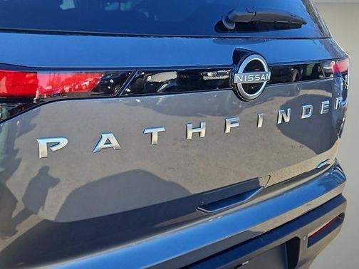 2025 Nissan Pathfinder S