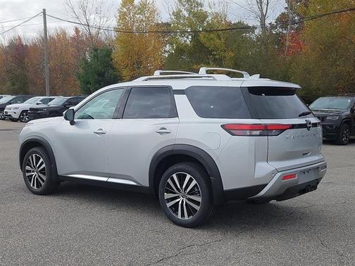 2025 Nissan Pathfinder Platinum