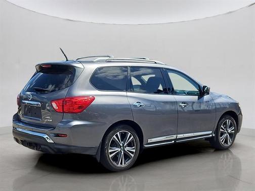 2017 Nissan Pathfinder Platinum