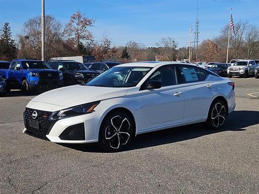 2025 Nissan Altima SR