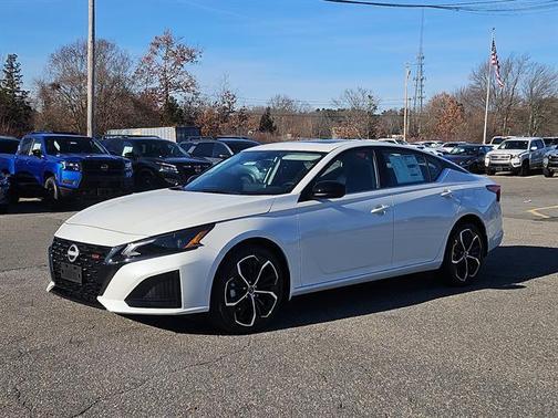 2025 Nissan Altima SR