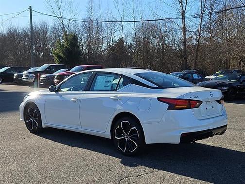 2025 Nissan Altima SR