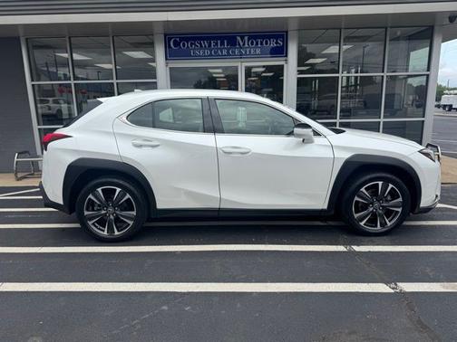 White Pearl 2022 Lexus UX 200 BASE