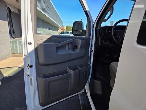 2022 Chevrolet Express 3500 LS