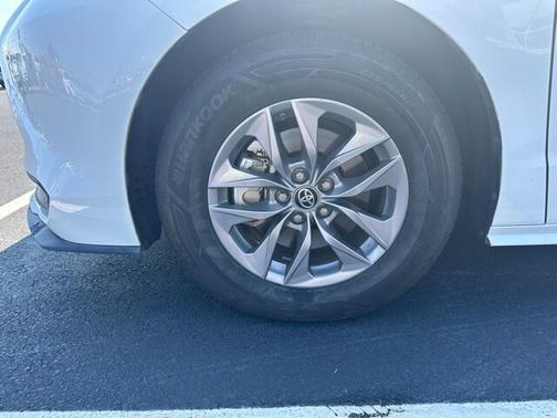 2021 Toyota Sienna LE 8 PASSENGER