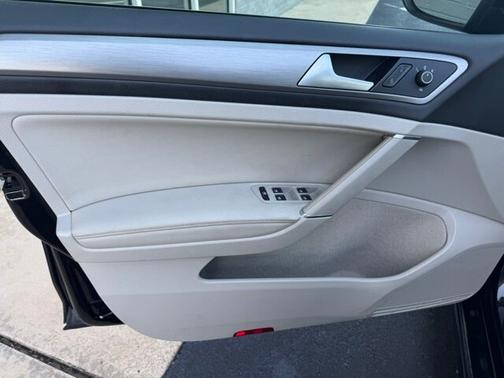 2017 Volkswagen Golf TSI WOLFSBURG 4-DOOR