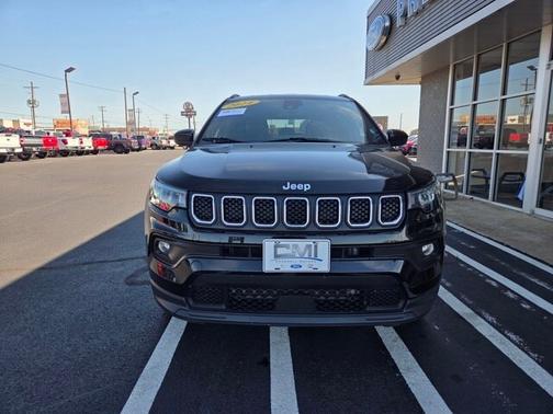 2024 Jeep Compass LATITUDE
