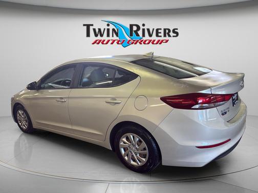 Mineral Beige Pearl 2017 Hyundai ELANTRA SE