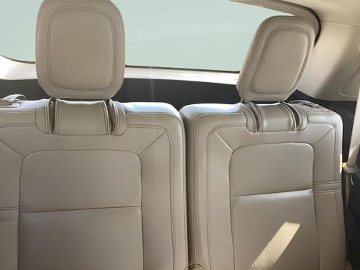 Pristine White Metallic Tri-Coat 2020 Lincoln Aviator Reserve AWD