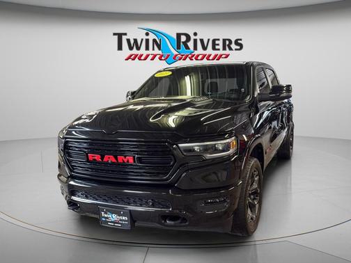 Diamond Black Crystal Pearlcoat 2023 RAM 1500 Limited