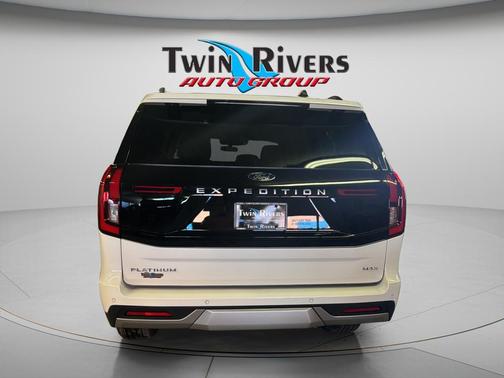 Star White Metallic Tri-Coat 2026 Ford Expedition Max Platinum