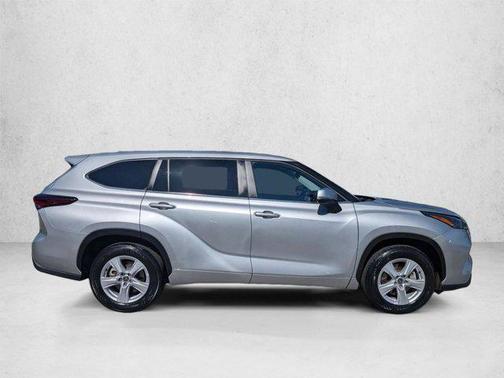 Celestial Silver Metallic 2025 Toyota Highlander LE