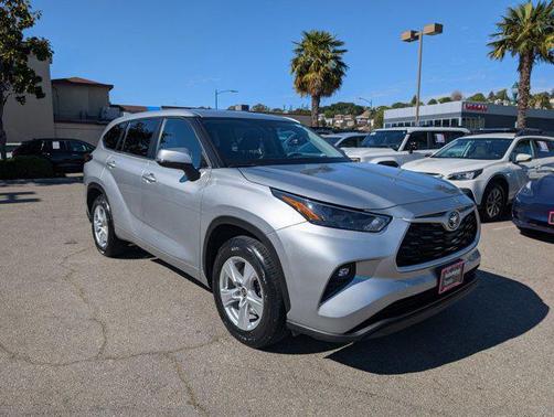 Celestial Silver Metallic 2025 Toyota Highlander LE