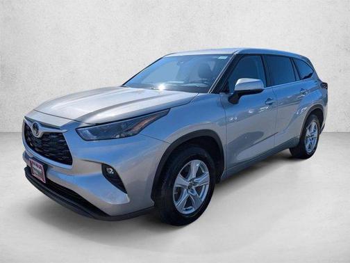 Celestial Silver Metallic 2025 Toyota Highlander LE
