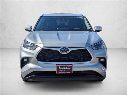 Celestial Silver Metallic 2025 Toyota Highlander LE