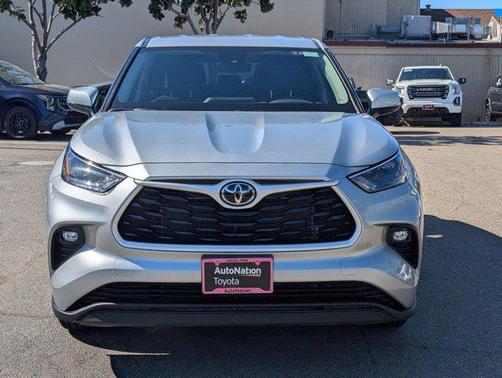 Celestial Silver Metallic 2025 Toyota Highlander LE