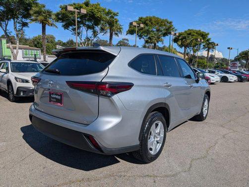 Celestial Silver Metallic 2025 Toyota Highlander LE