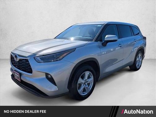 Celestial Silver Metallic 2025 Toyota Highlander LE