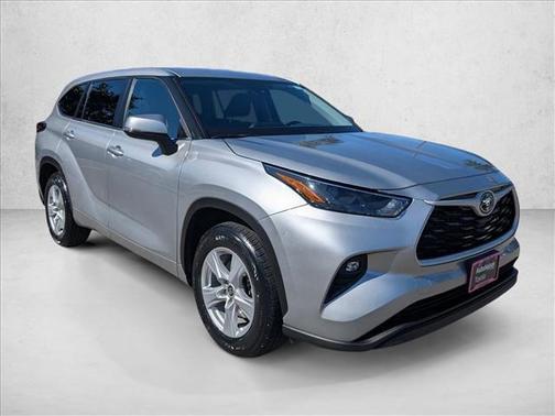 Celestial Silver Metallic 2025 Toyota Highlander LE