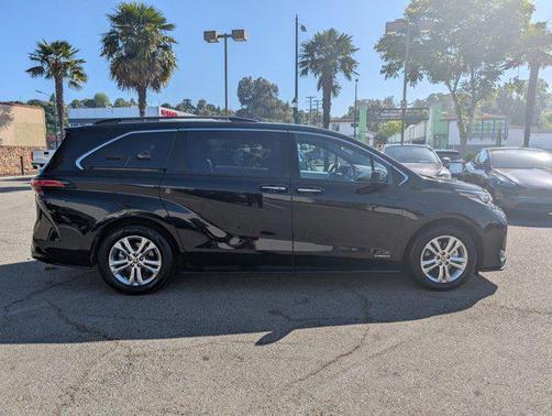 Midnight Black Metallic 2021 Toyota Sienna XSE 7 Passenger