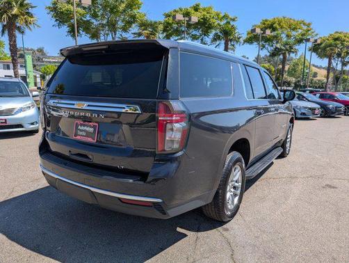 Dark Ash Metallic 2023 Chevrolet Suburban LT