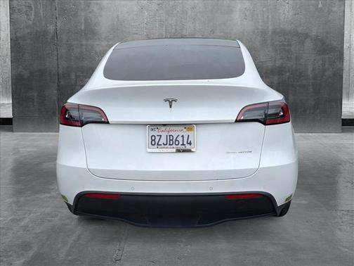 2022 Tesla Model Y Long Range Dual Motor All-Wheel Drive