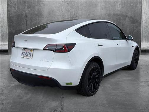 2022 Tesla Model Y Long Range Dual Motor All-Wheel Drive