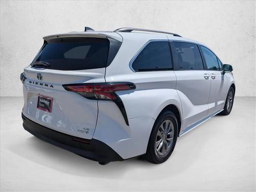 Super White 2021 Toyota Sienna LE