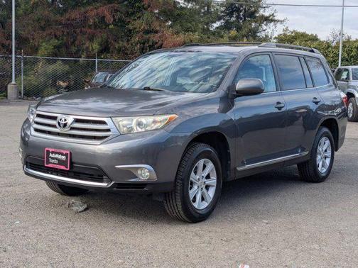 2011 Toyota Highlander SE