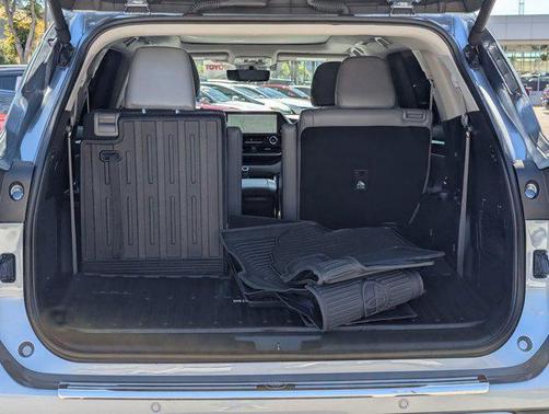 Moon Dust 2024 Toyota Highlander Hybrid Platinum