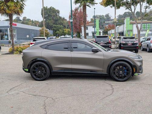 2022 Ford Mustang Mach-E California Route 1