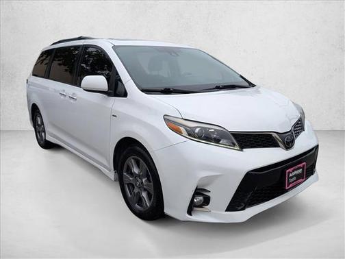 Super White 2019 Toyota Sienna SE