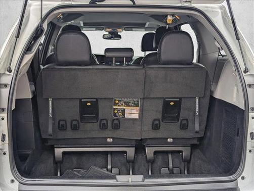 Super White 2019 Toyota Sienna SE