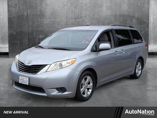 2011 Toyota Sienna LE