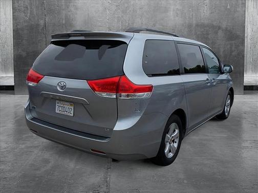 2011 Toyota Sienna LE