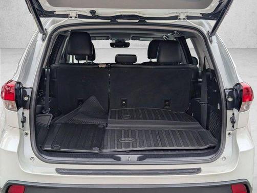 Blizzard Pearl 2019 Toyota Highlander XLE