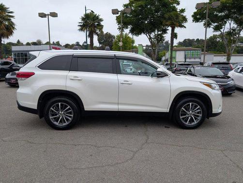 Blizzard Pearl 2019 Toyota Highlander XLE