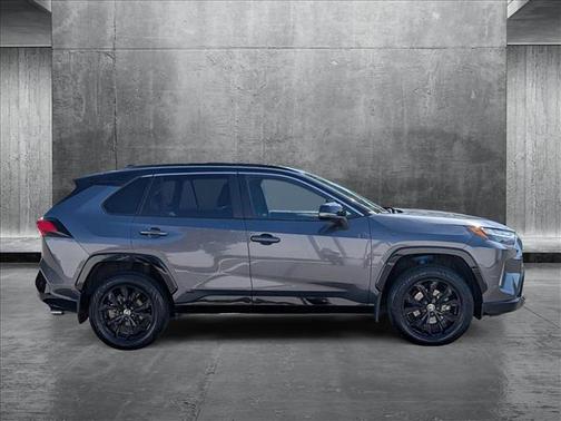 2022 Toyota RAV4 Hybrid SE
