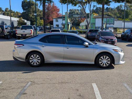 2018 Toyota Camry Hybrid LE