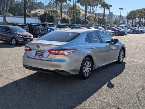 2018 Toyota Camry Hybrid LE