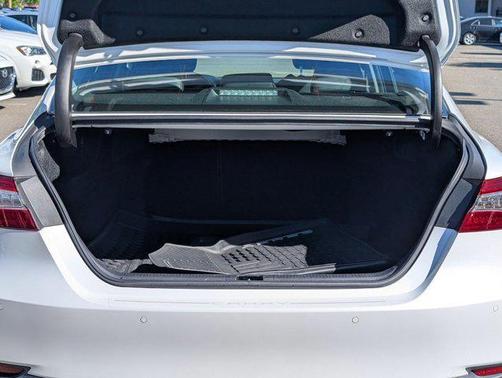 Wind Chill Pearl 2018 Toyota Camry XLE