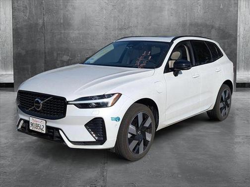 2024 Volvo XC60 Recharge Plug-In Hybrid T8 Plus Dark Theme