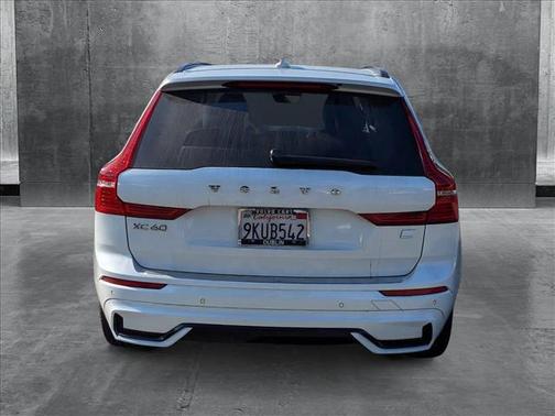 2024 Volvo XC60 Recharge Plug-In Hybrid T8 Plus Dark Theme