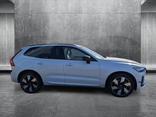 2024 Volvo XC60 Recharge Plug-In Hybrid T8 Plus Dark Theme
